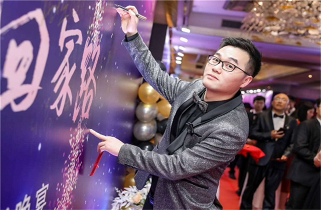 【高光“疫”事】勇敢逆行的特殊“网约车”——PG90后，用信念打通生命运输线